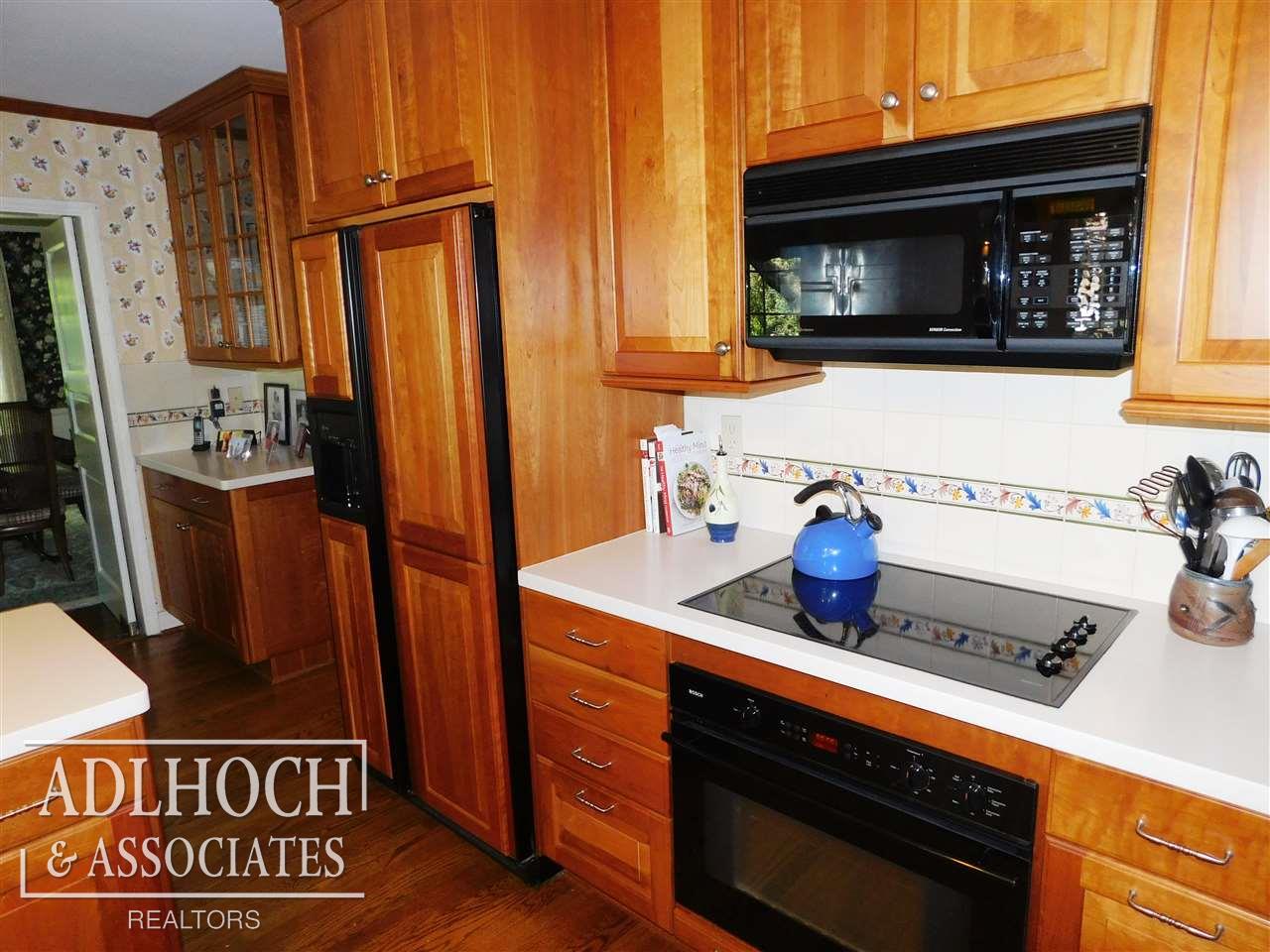241 Lewiston Road Grosse Pointe Farms, MI 48236 - Photo 8 of 27