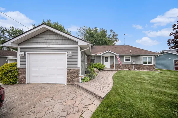 $899,900 | 329 Pamela Circle, Brooklyn, MI 49230