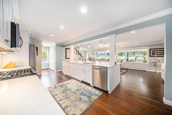 $899,900 | 329 Pamela Circle, Brooklyn, MI 49230