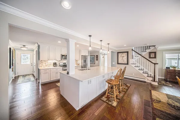 $899,900 | 329 Pamela Circle, Brooklyn, MI 49230