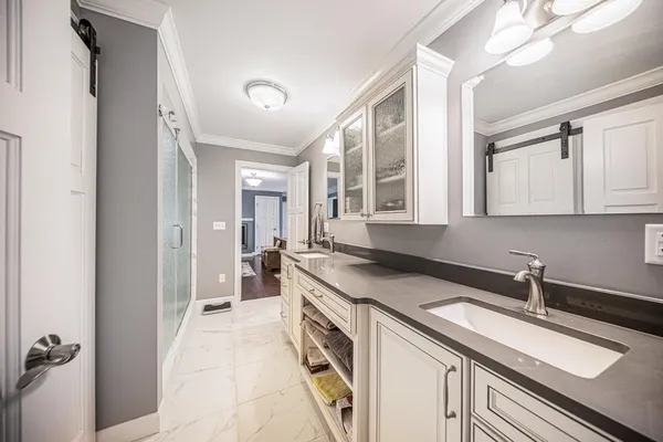 $899,900 | 329 Pamela Circle, Brooklyn, MI 49230