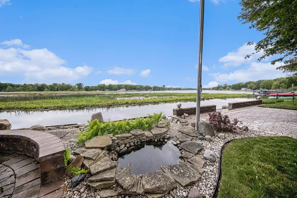 $899,900 | 329 Pamela Circle, Brooklyn, MI 49230