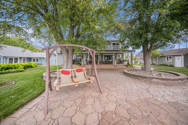 $899,900 | 329 Pamela Circle, Brooklyn, MI 49230