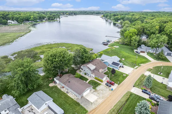 $899,900 | 329 Pamela Circle, Brooklyn, MI 49230