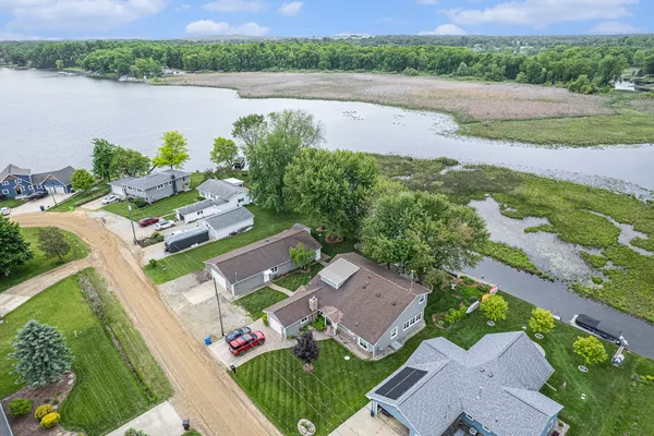 $899,900 | 329 Pamela Circle, Brooklyn, MI 49230