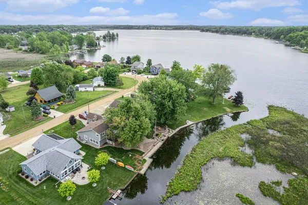 $899,900 | 329 Pamela Circle, Brooklyn, MI 49230