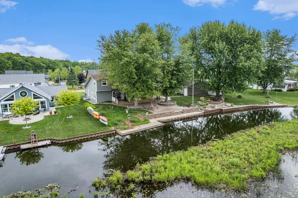 $899,900 | 329 Pamela Circle, Brooklyn, MI 49230