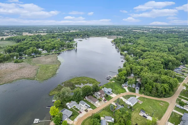 $899,900 | 329 Pamela Circle, Brooklyn, MI 49230