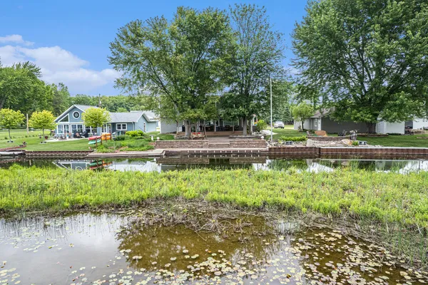 $899,900 | 329 Pamela Circle, Brooklyn, MI 49230