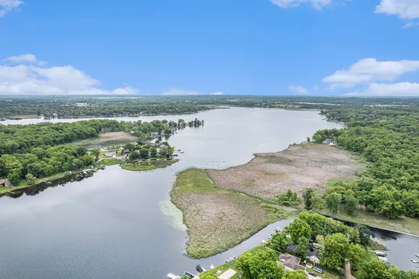 $899,900 | 329 Pamela Circle, Brooklyn, MI 49230