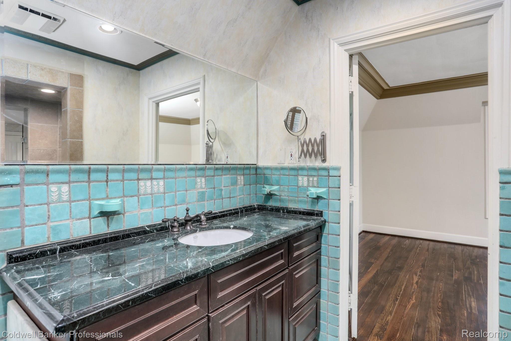 166 Ridge Road Grosse Pointe, MI 48236 - Photo 48 of 78 48-web-or-mls-166 Ridge Road Grosse Pointe Farms0047.jpg