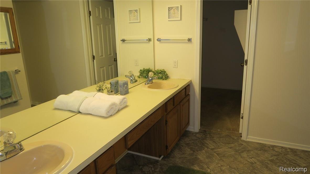 44984 Saltz Road Canton, MI 48187 - Photo 21 of 40 IMG_5059.JPG