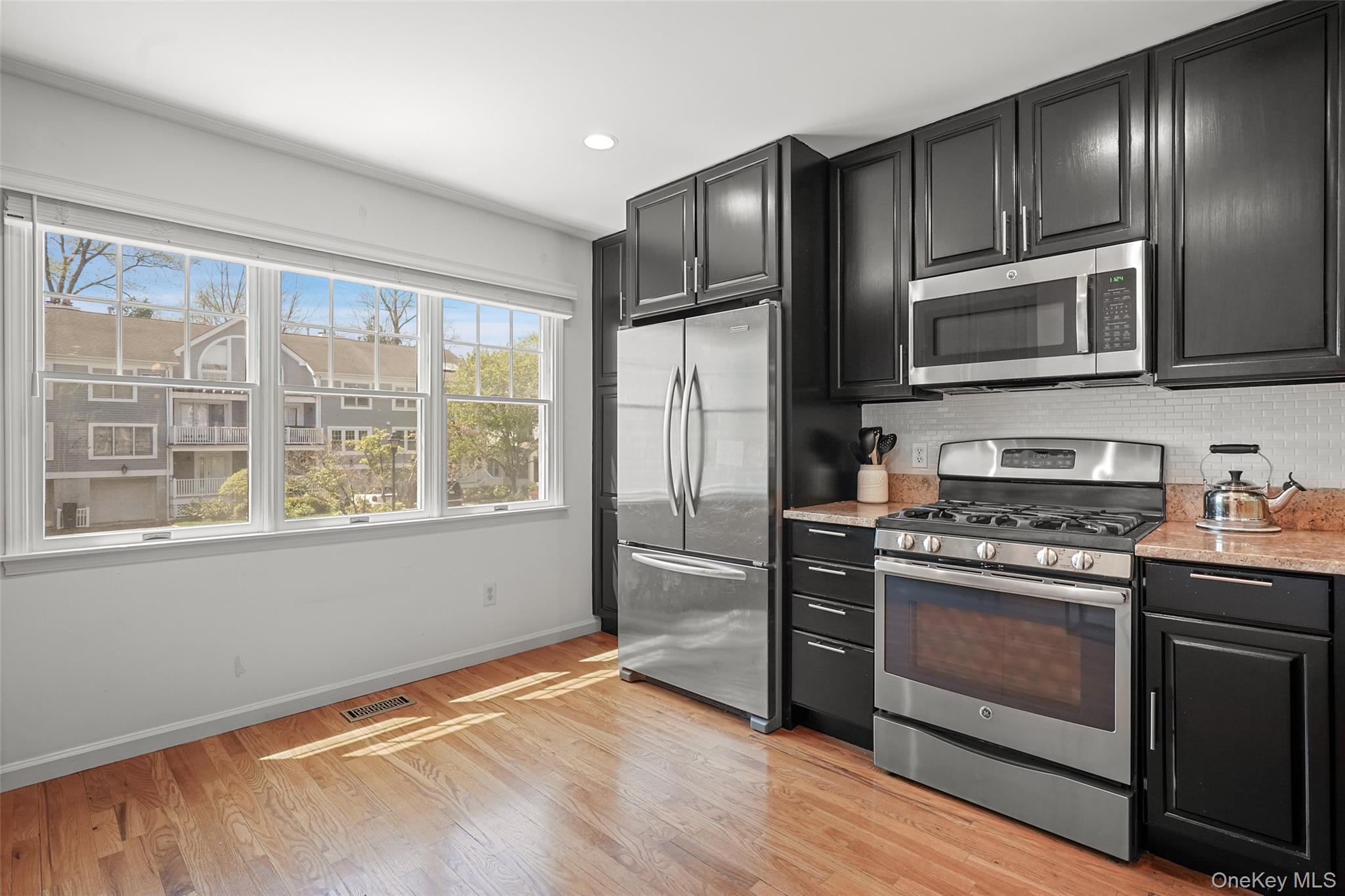23 Brookridge Court Rye Brook, NY 10573 - Photo 4 of 22 Kitchen