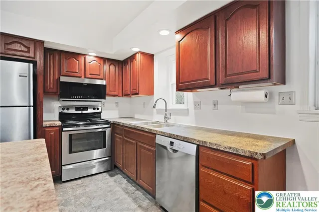 $299,900 | 337 West Main Street, Bath, PA 18014