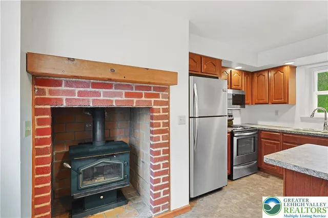 $299,900 | 337 West Main Street, Bath, PA 18014