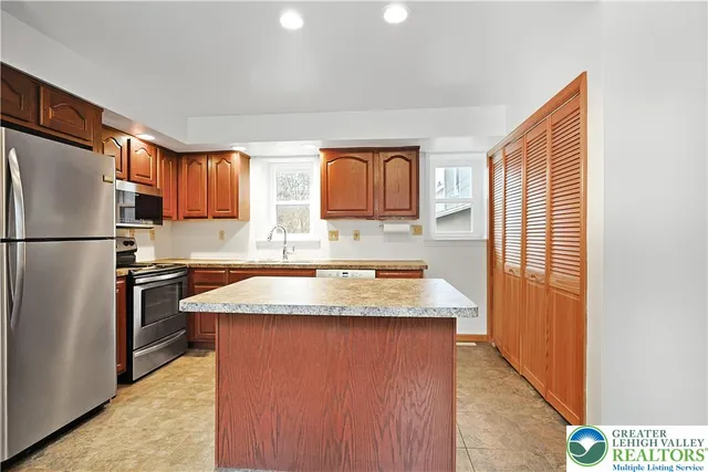 $299,900 | 337 West Main Street, Bath, PA 18014