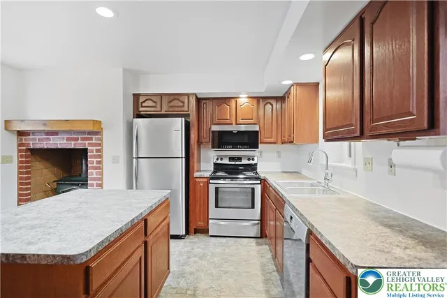 $299,900 | 337 West Main Street, Bath, PA 18014