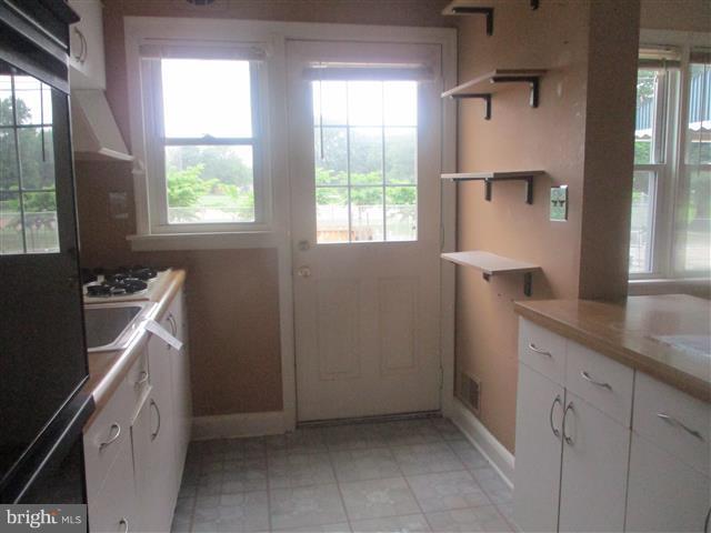 2235 Firethorn Road Baltimore, MD 21220 - Photo 8 of 25 Kitchen