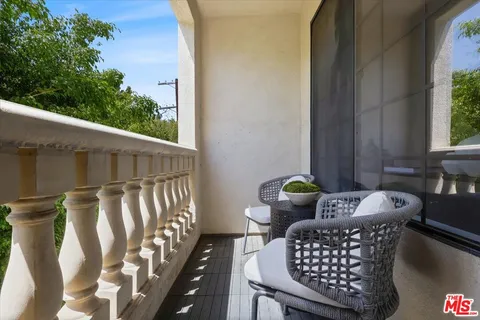 $1,299,000 | 107 North Swall Drive, Unit 303, Los Angeles, CA 90048