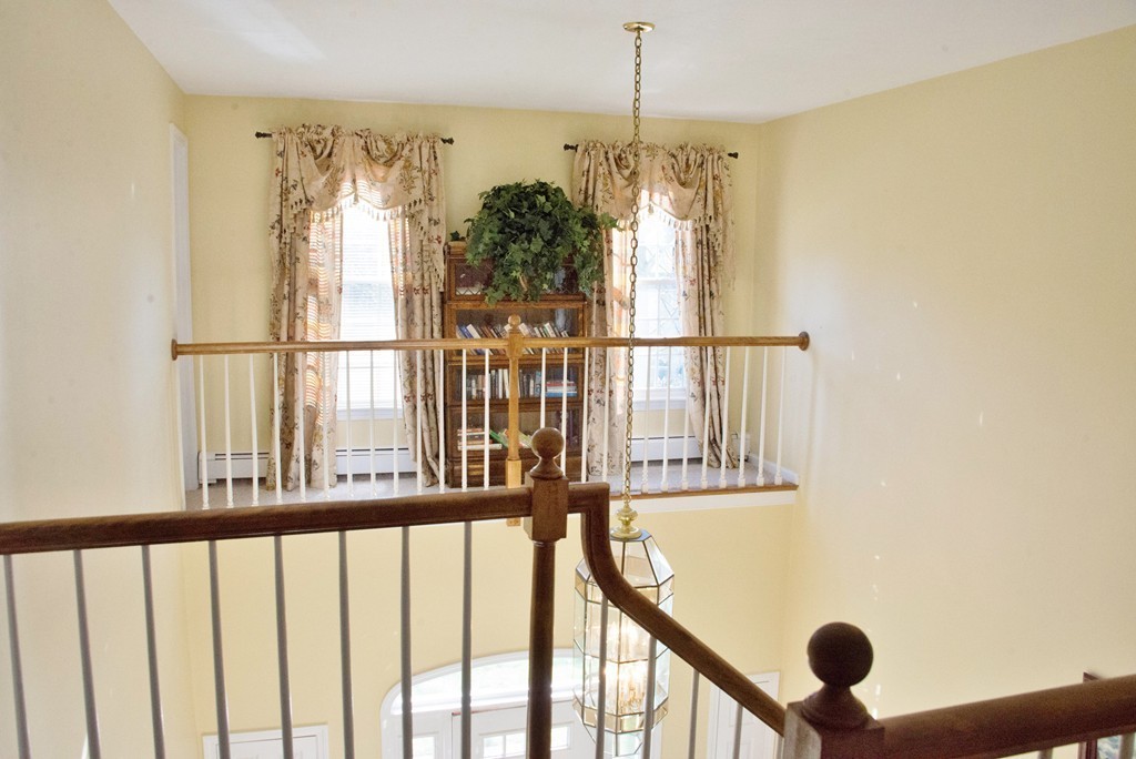 46 Barnard Road Marlborough, MA 01752 - Photo 5 of 25 Gallery Image 5