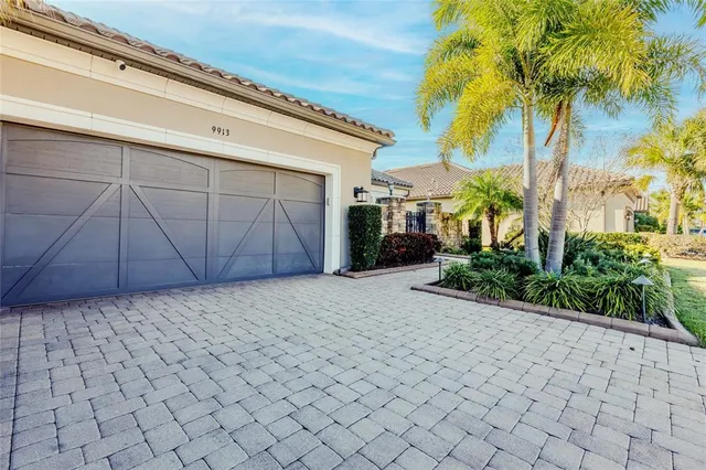 a view of a backyard space