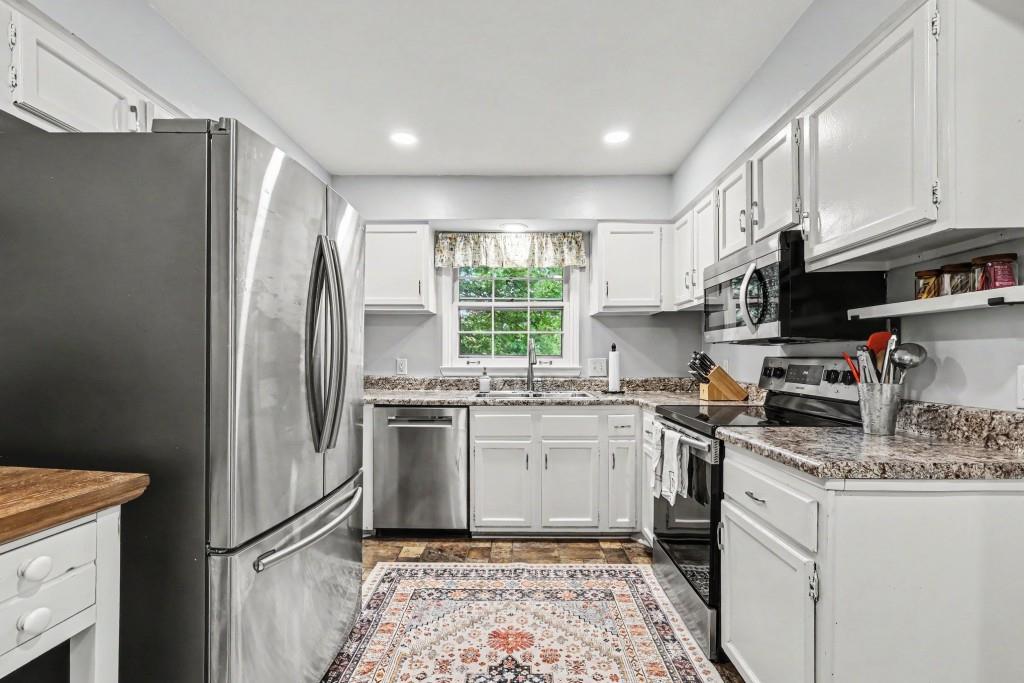 1104 Moorestown Circle Decatur, GA 30033 - Photo 2 of 40