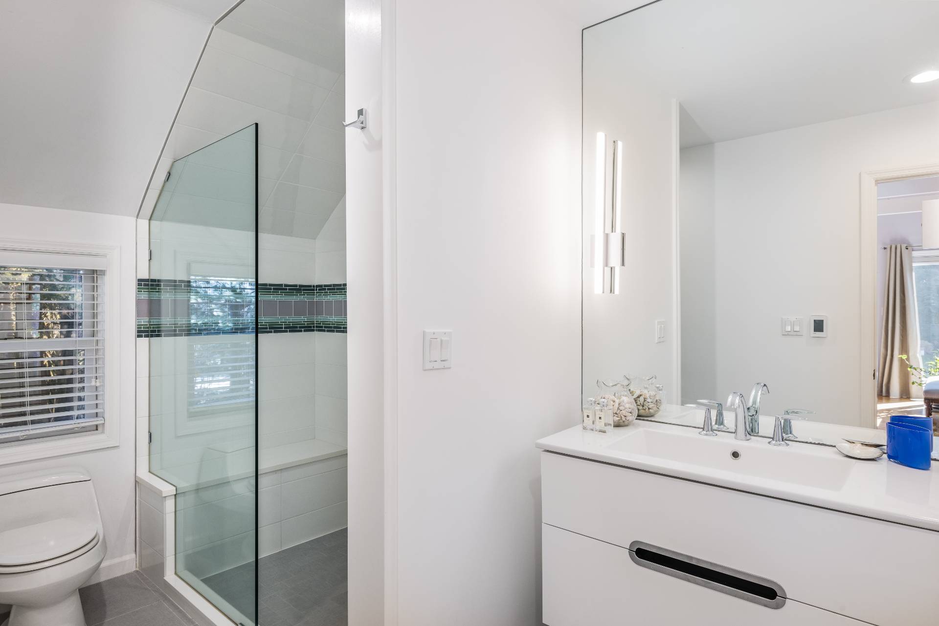 55 Hildreth Lane Bridgehampton, NY 11932 - Photo 17 of 21 a bathroom with a sink toilet and shower