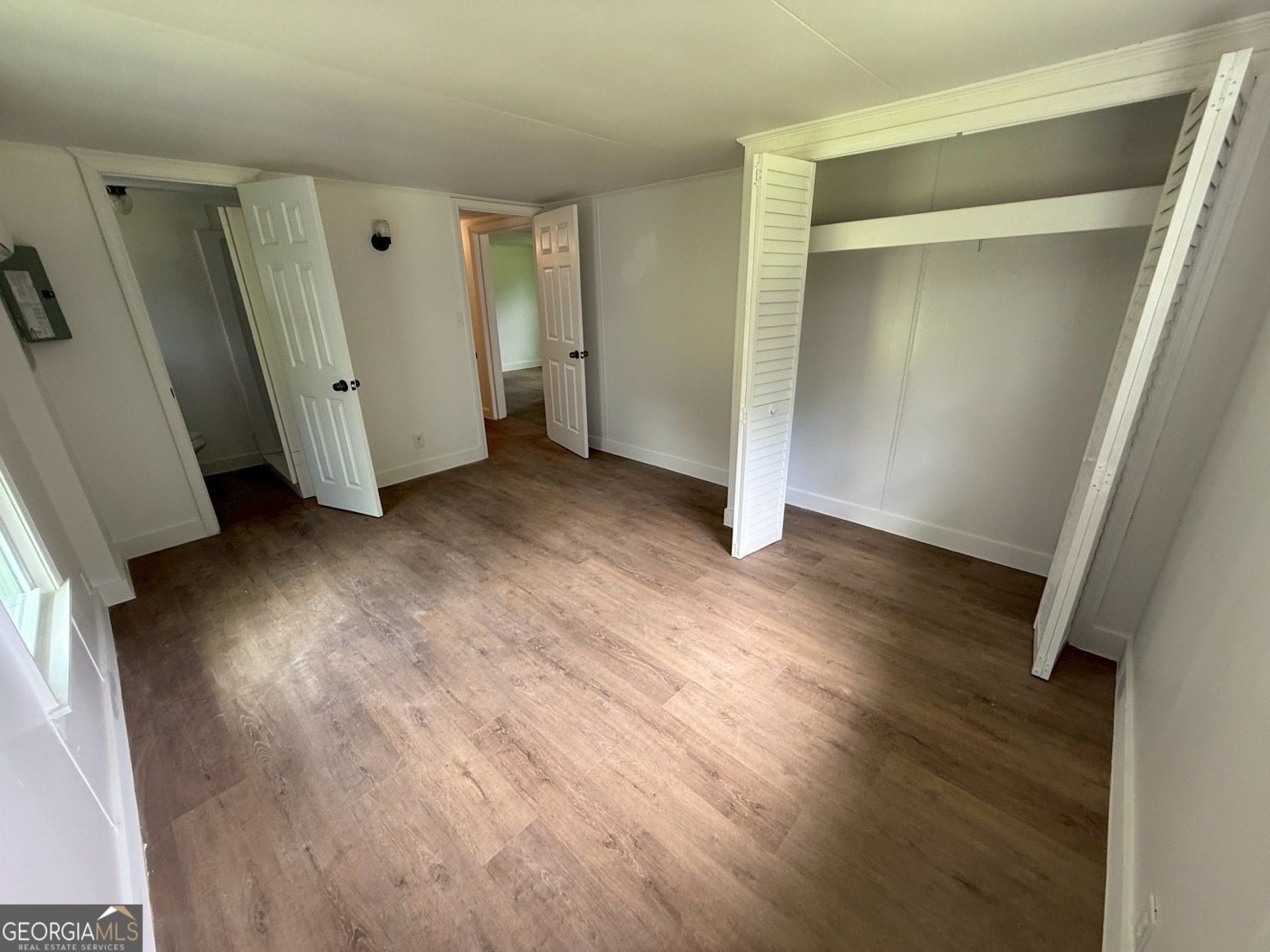 514 Phillips Road Warm Springs, GA 31830 - Photo 22 of 36 an empty room with wooden floor and closet
