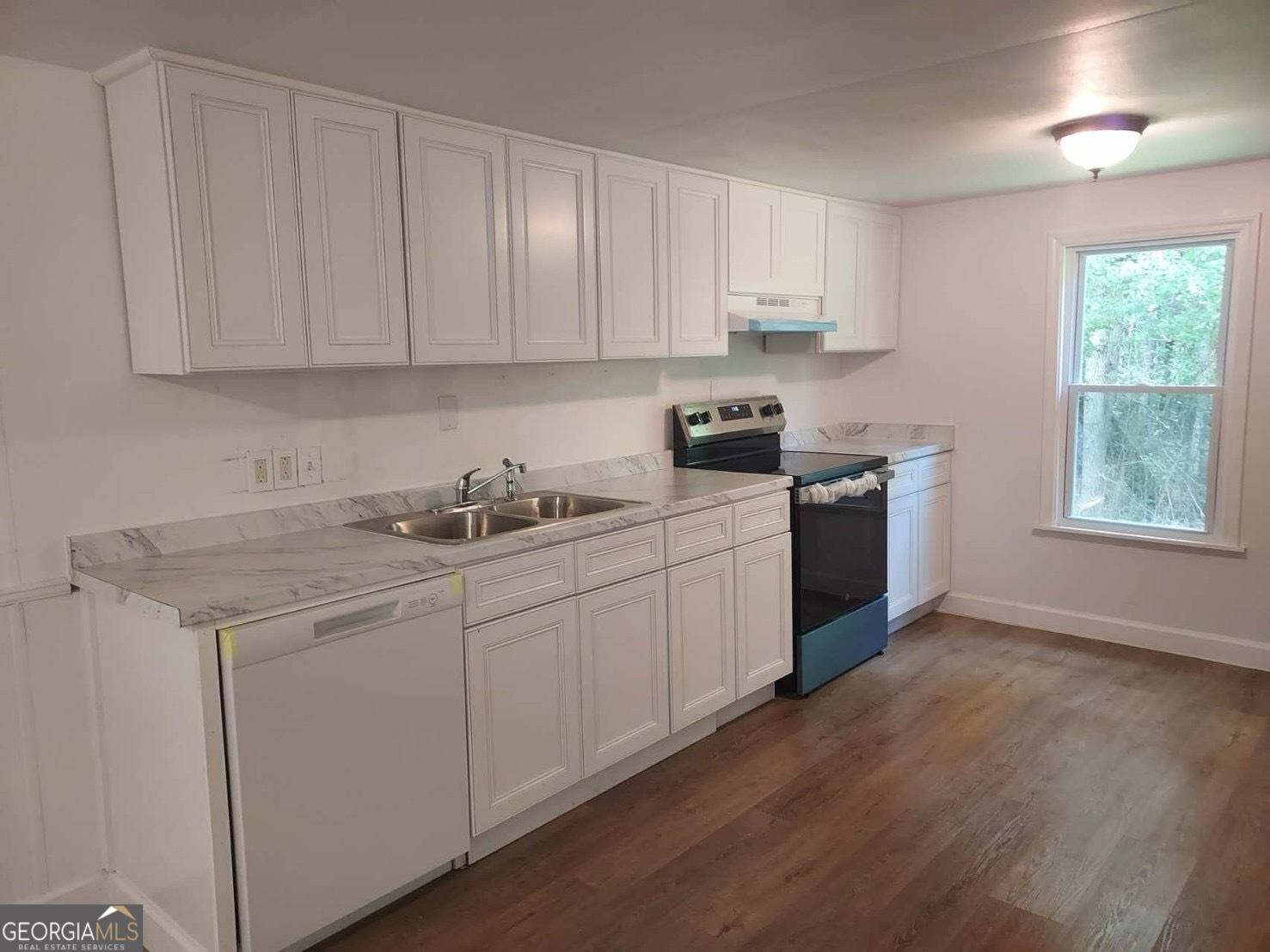 514 Phillips Road Warm Springs, GA 31830 - Photo 6 of 36 a kitchen with cabinets appliances a sink and a window
