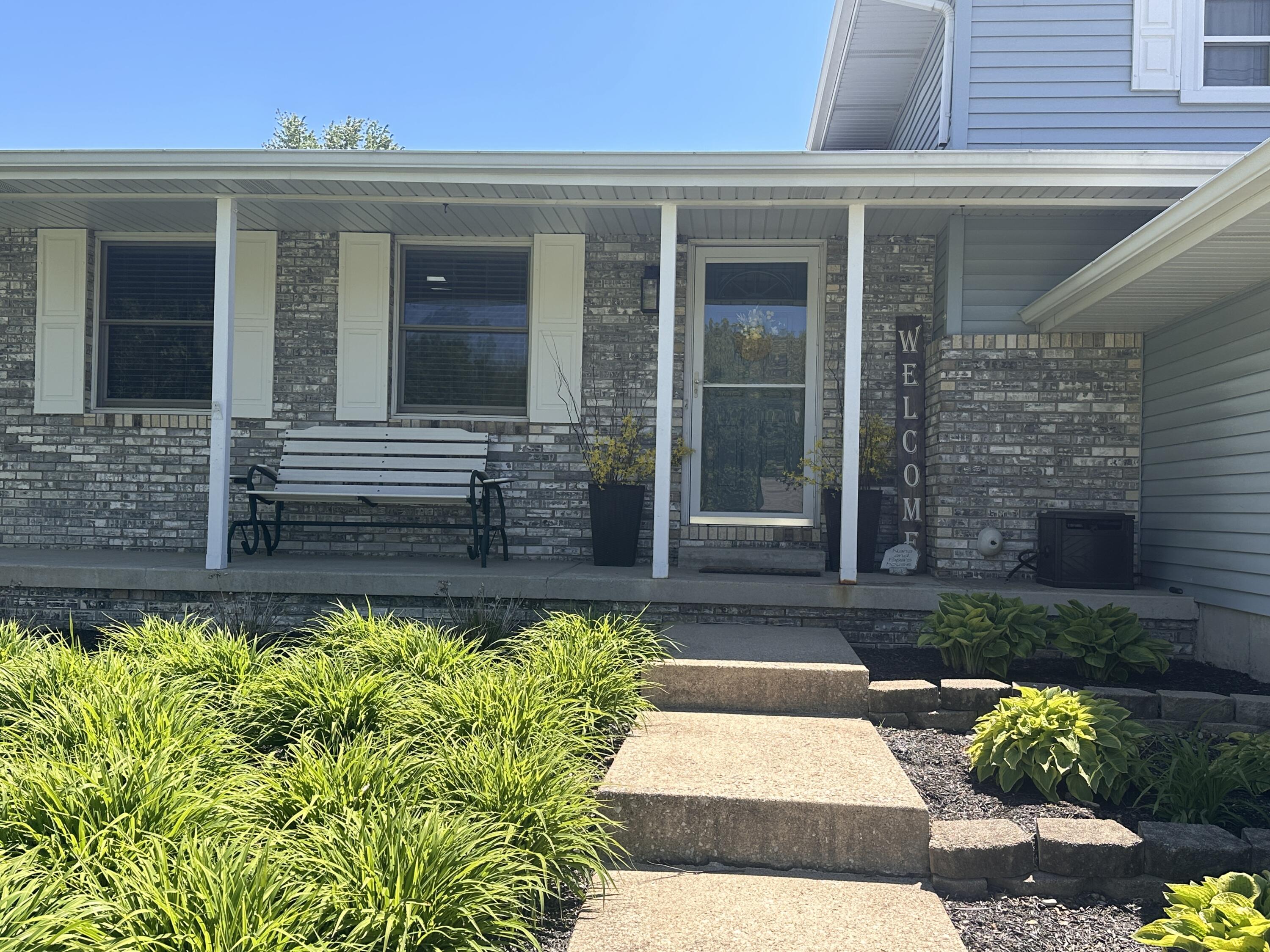 264 Springhill Drive Valparaiso, IN 46385 - Photo 2 of 27 3000x2250