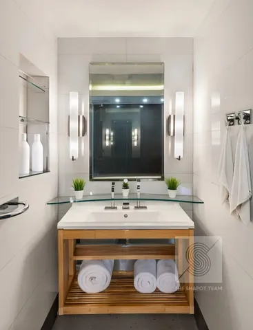 $1,300,000 | 312-314 East 50th Street, Unit 4E | Midtown East