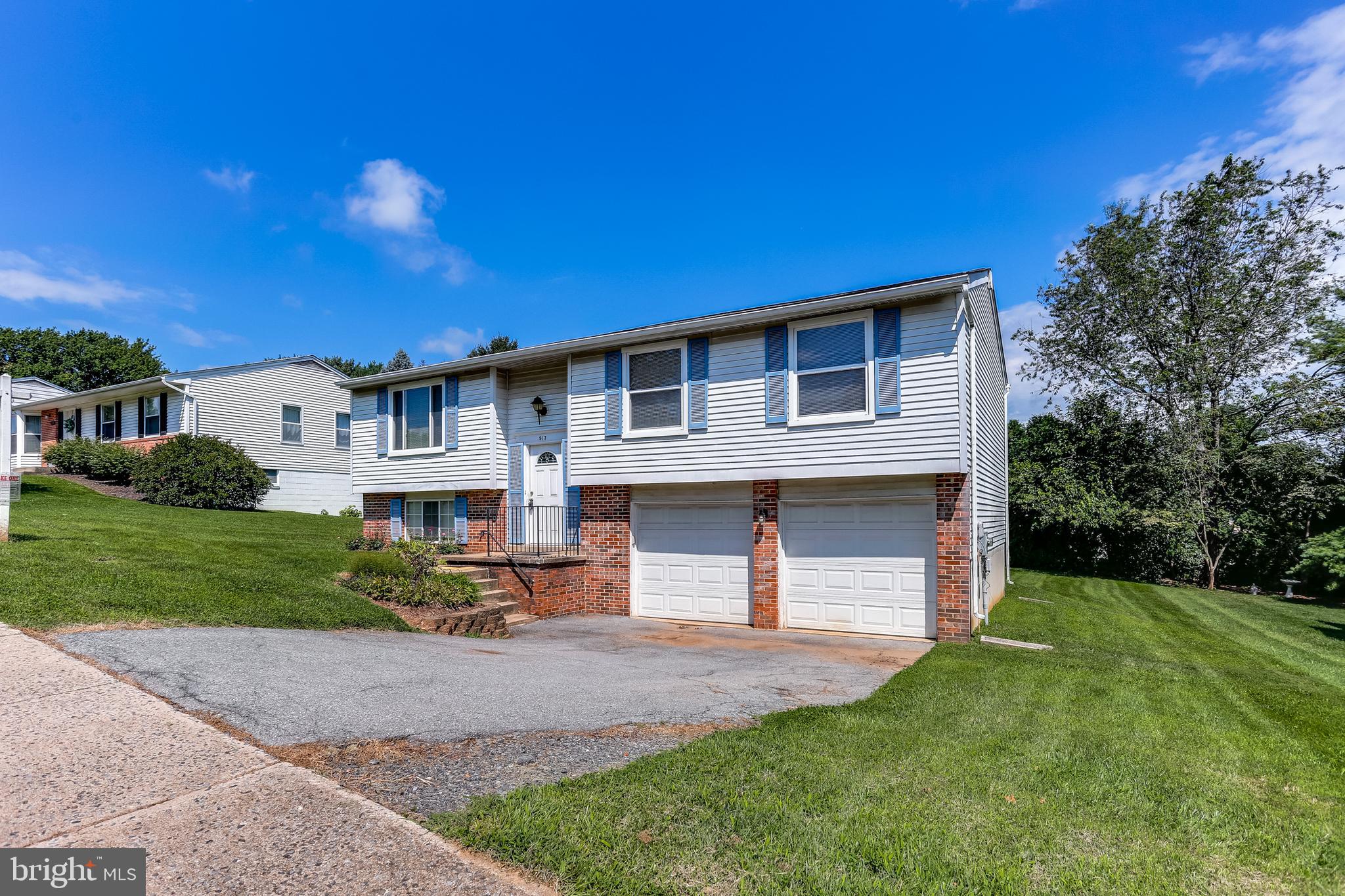917 Merridale Boulevard Mount Airy, MD 21771 - Photo 3 of 37