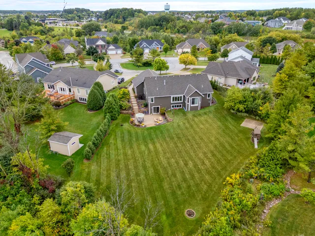 $715,900 | 1526 Pine Cone Trail, Port Washington, WI 53074