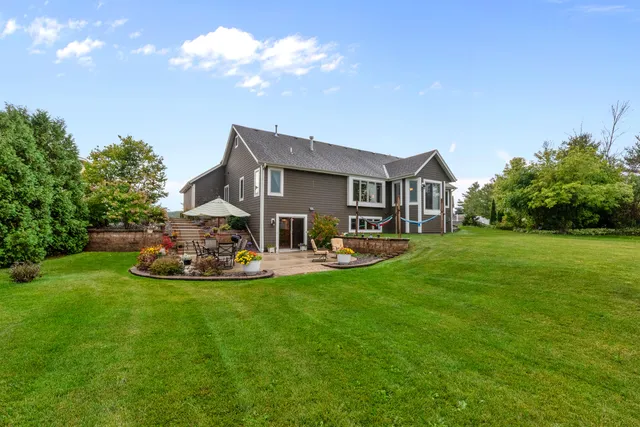 $715,900 | 1526 Pine Cone Trail, Port Washington, WI 53074