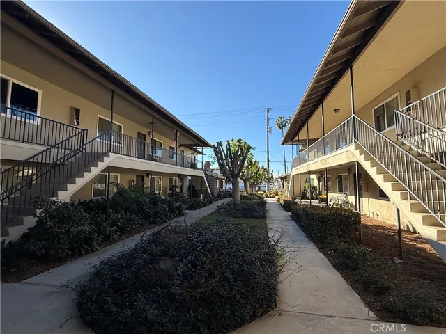 $1,900 | 554 South Barranca Avenue, Covina, CA 91723