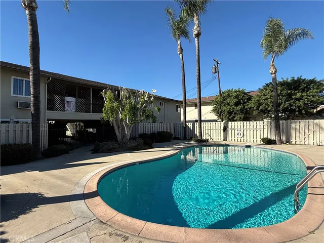 $1,900 | 554 South Barranca Avenue, Covina, CA 91723