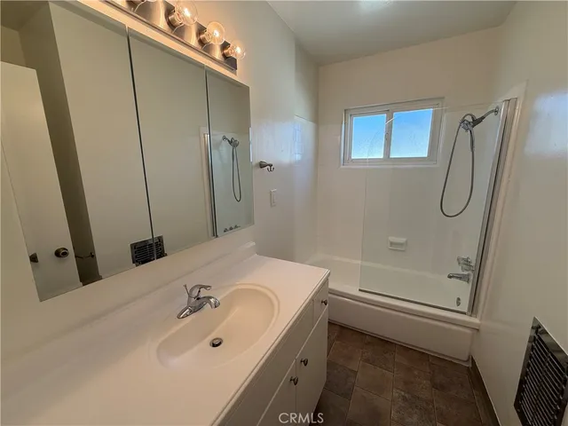 $1,900 | 554 South Barranca Avenue, Covina, CA 91723