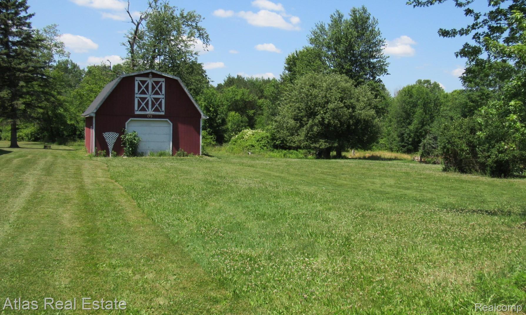 9472 Henderson Road Goodrich, MI 48438 - Photo 5 of 23 IMG_2504 (2).JPG