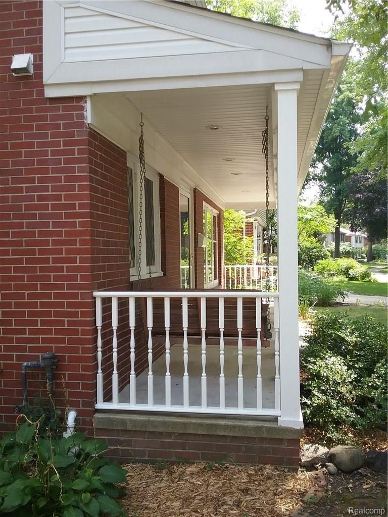 3878 Cumberland Road Berkley, MI 48072 - Photo 3 of 51 recessed lighting porchcumberland.jpg