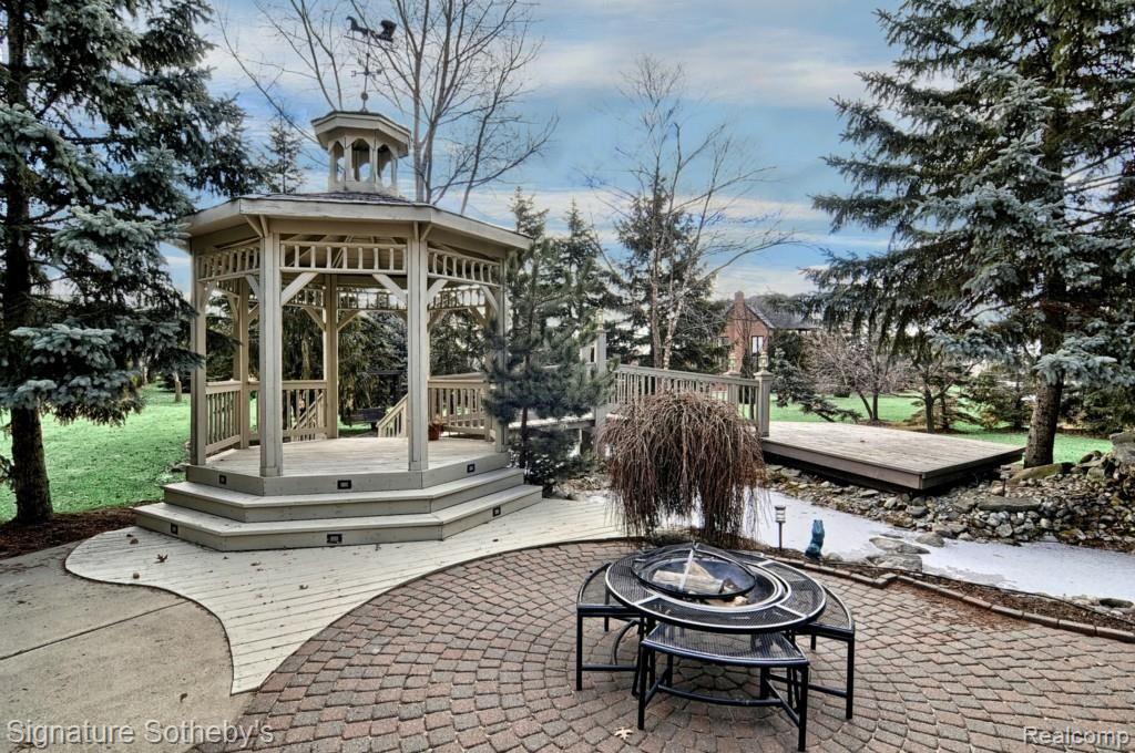Patio_&_Gazebo.jpg