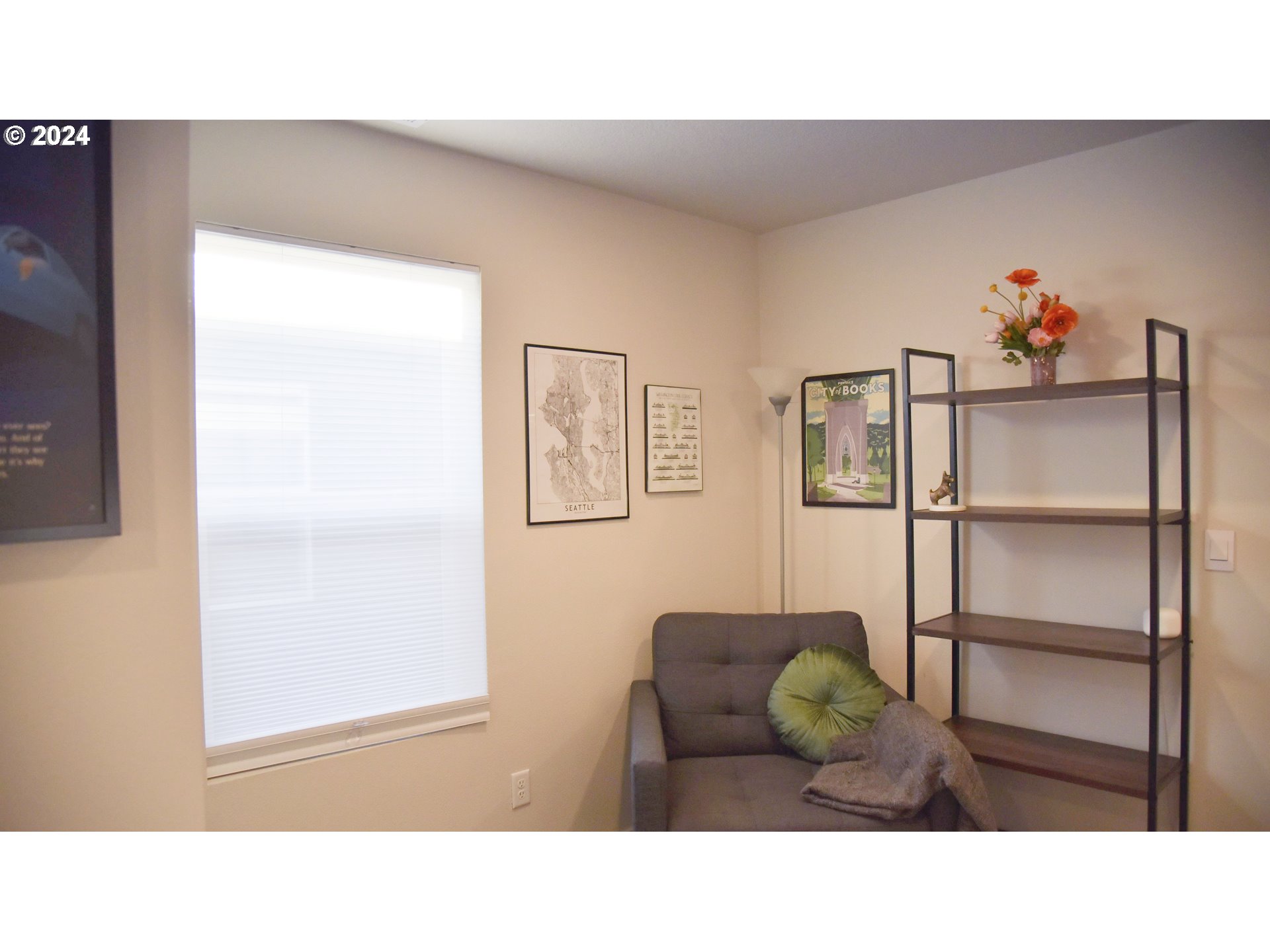 2991 W Street Springfield, OR 97477 - Photo 15 of 43 a room with furniture and a window