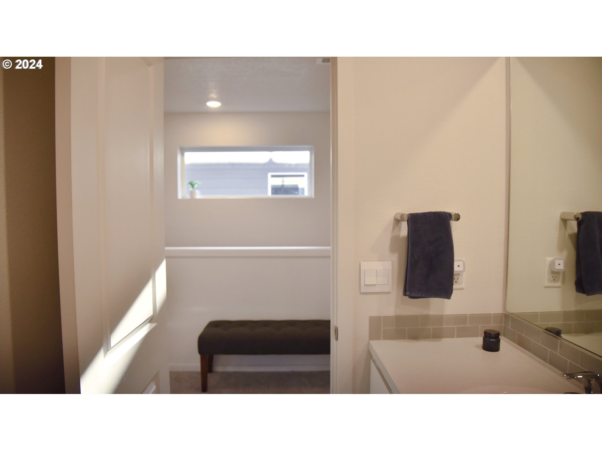 2991 W Street Springfield, OR 97477 - Photo 17 of 43 a bathroom with a sink and a mirror