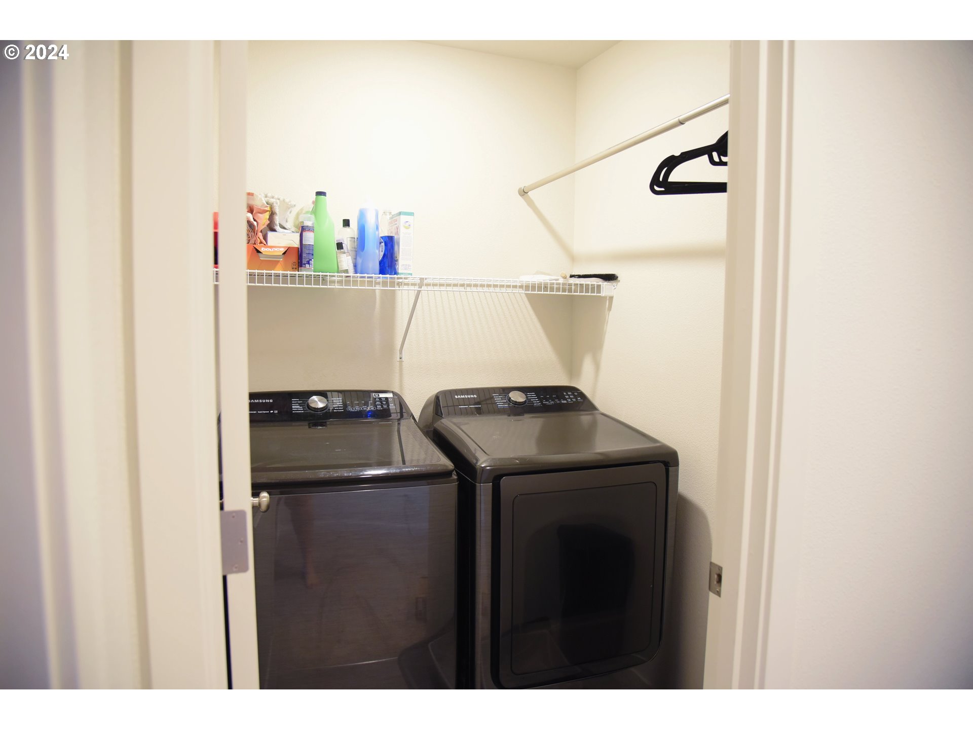 2991 W Street Springfield, OR 97477 - Photo 28 of 43 a utility room with dryer and washer