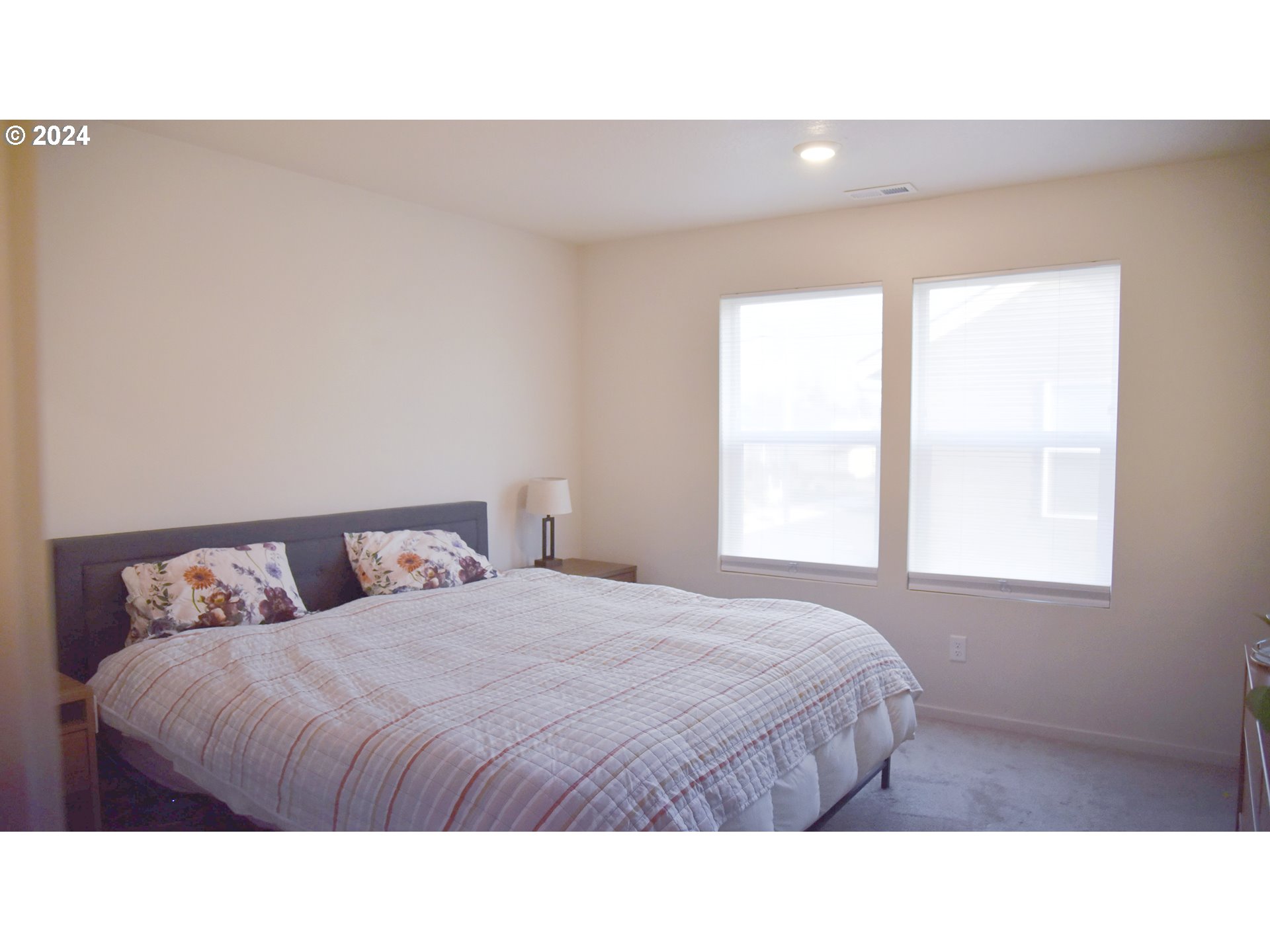 2991 W Street Springfield, OR 97477 - Photo 34 of 43 a living room with a bed