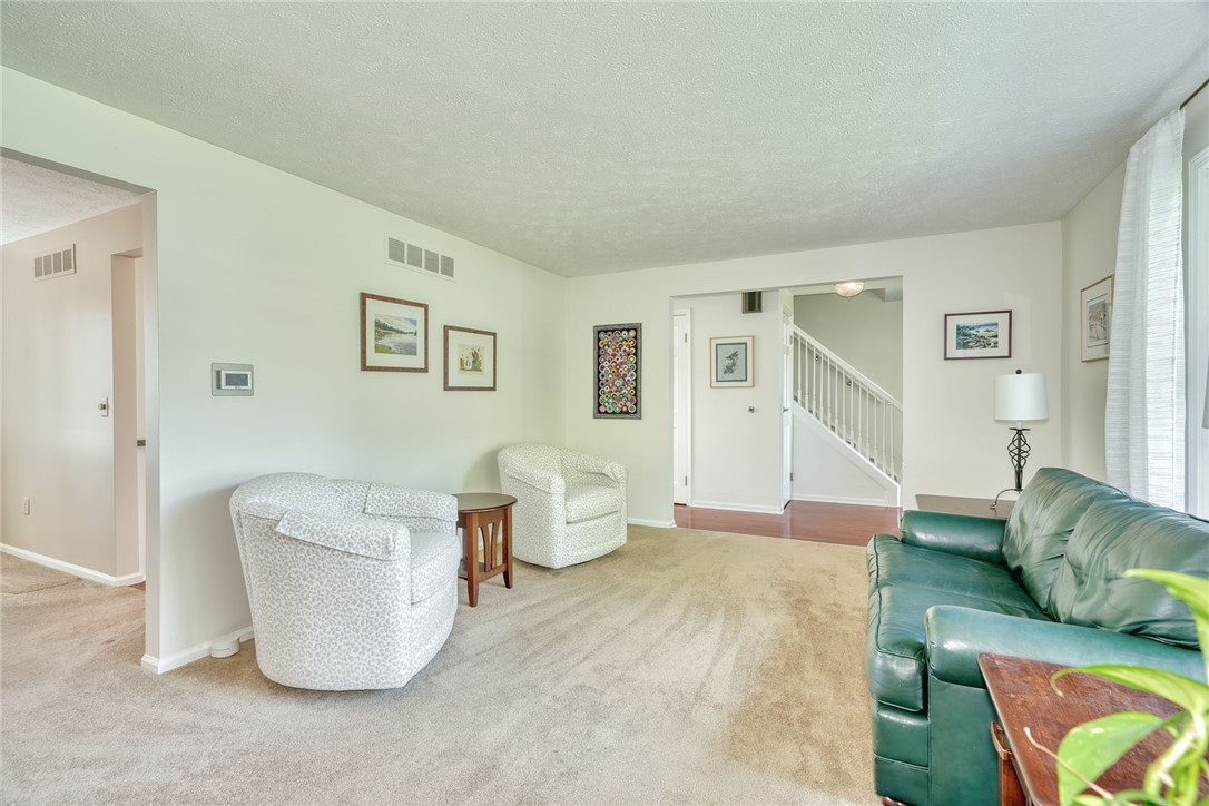 102 Jackson Road Penfield, NY 14526 - Photo 9 of 44