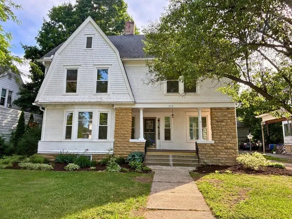 $249,900 | 910 North State Street, Belvidere, IL 61008