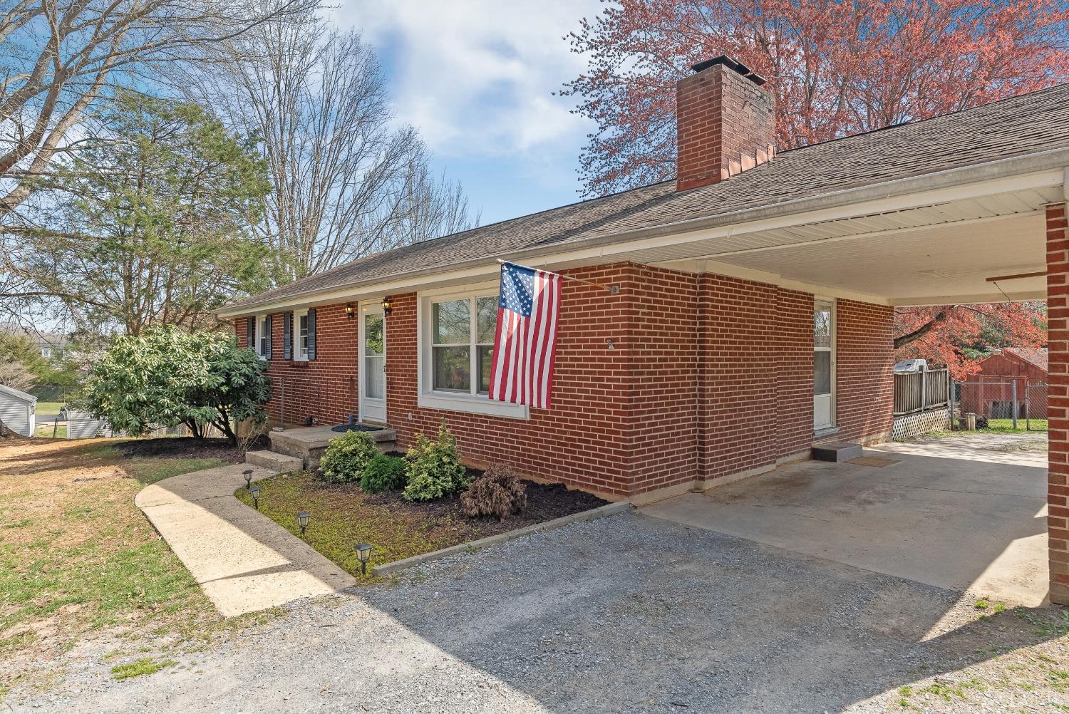1331 Wiggington Road Lynchburg, VA 24503 - Photo 11 of 49 Gallery Image 11