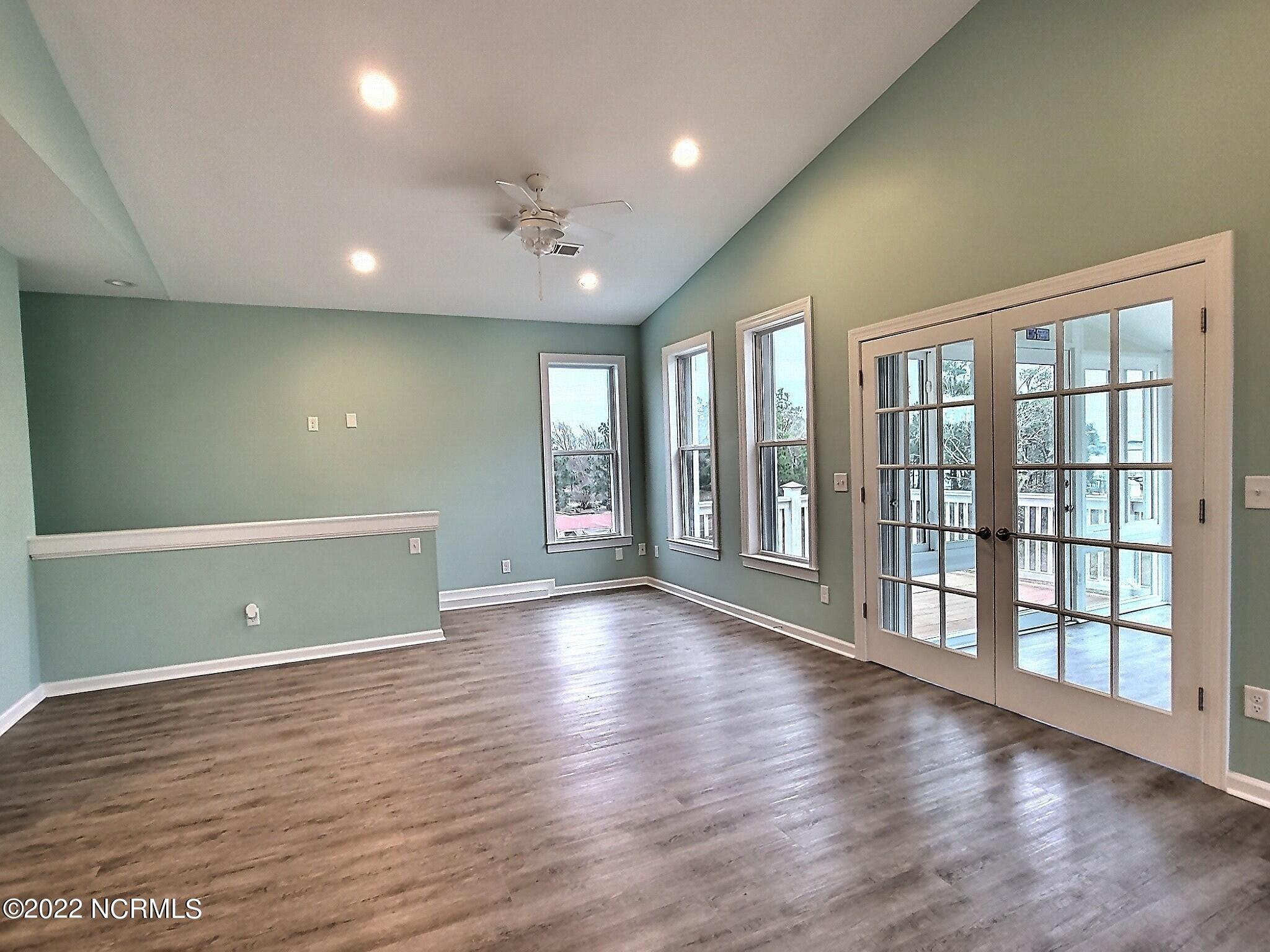 2076 Watts Landing Road Hampstead, NC 28443 - Photo 30 of 51 Living area