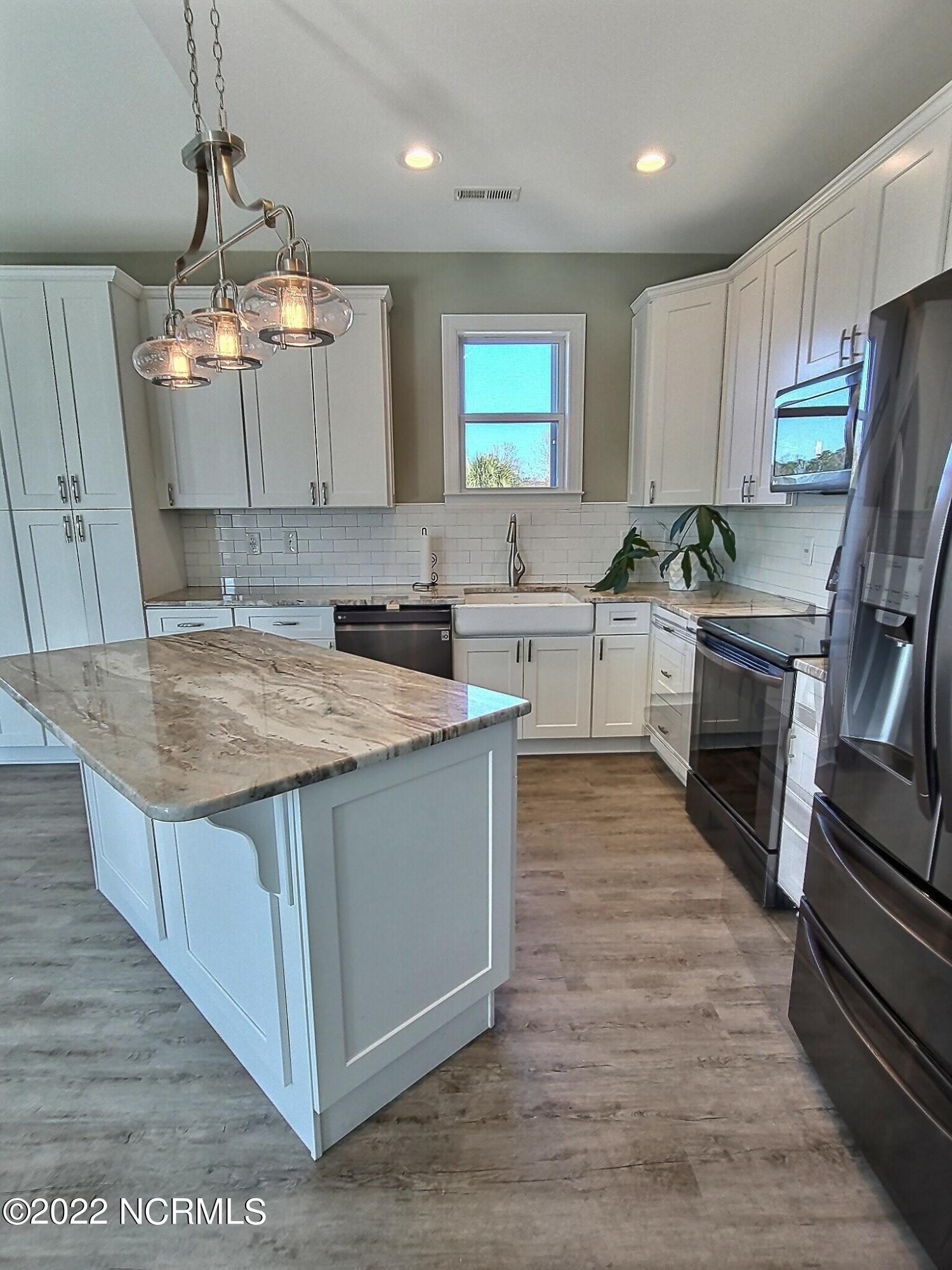 2076 Watts Landing Road Hampstead, NC 28443 - Photo 39 of 51 Farmhouse sink