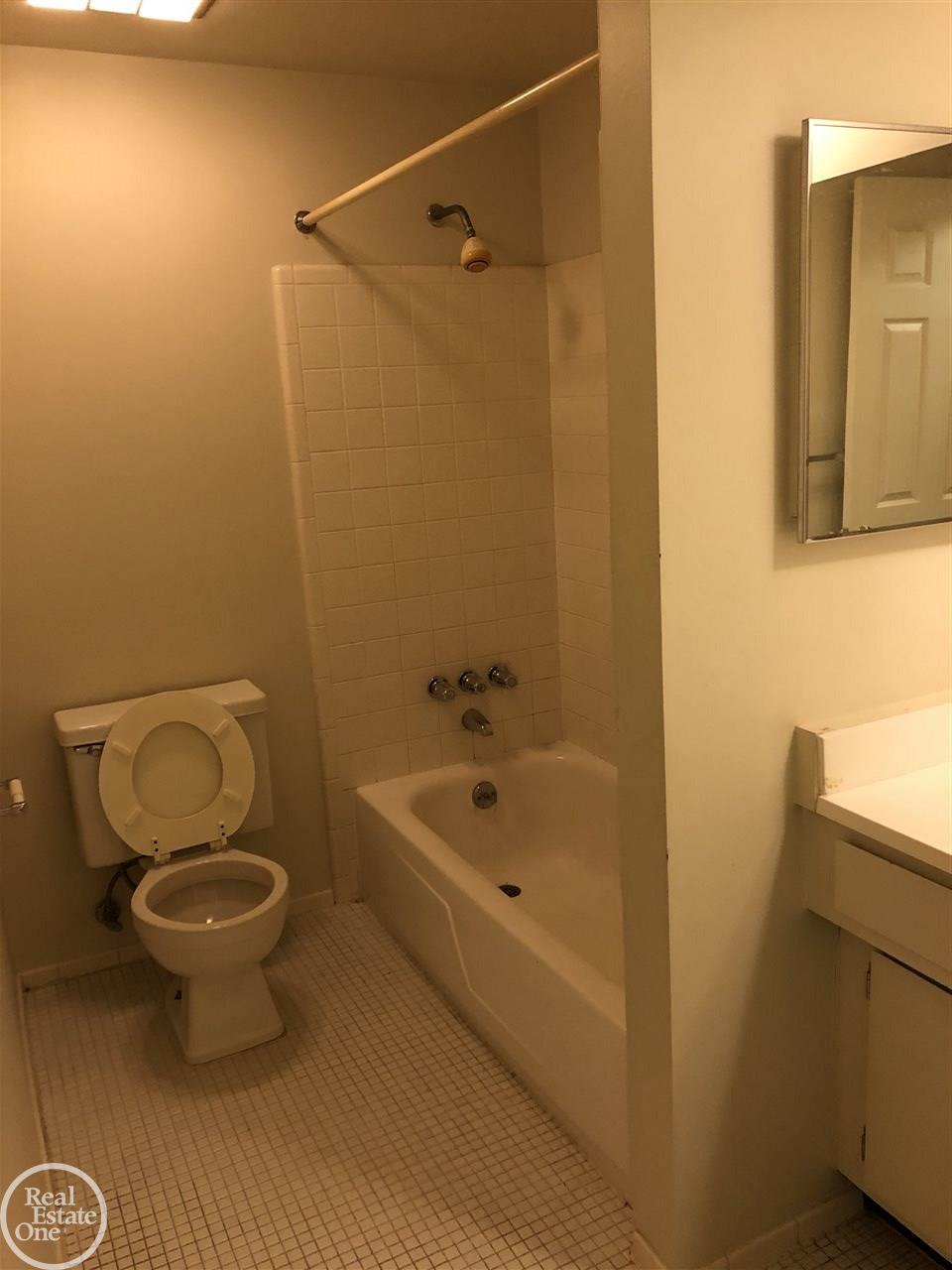 8685 Kennedy Warren, MI 48093 - Photo 10 of 12